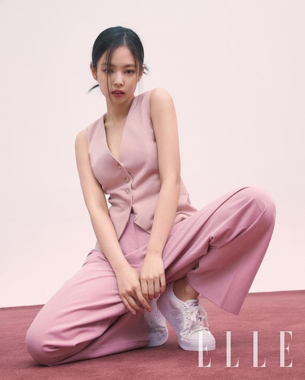 Song Hye Kyo, Jisoo diện áo gile sang chảnh, ăn gian tuổi-4