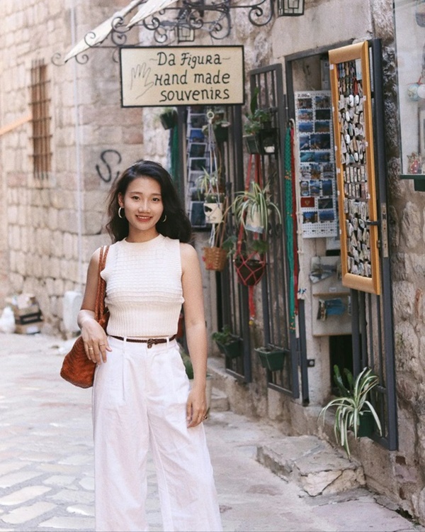 Song Hye Kyo, Jisoo diện áo gile sang chảnh, ăn gian tuổi-12