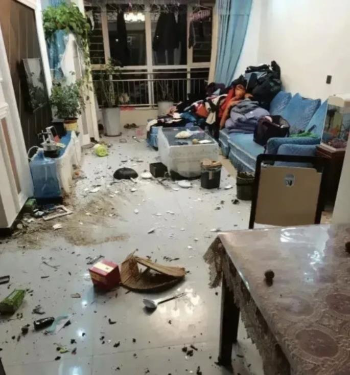 Cận cảnh hậu quả hết hồn từ những trận cãi nhau tóe lửa của các cặp đôi-1