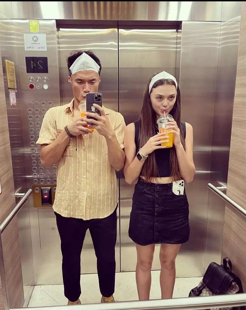 Vợ Tây 5 lần 7 lượt bị Bùi Tiến Dũng dìm hàng, nhan sắc thế nào?-13