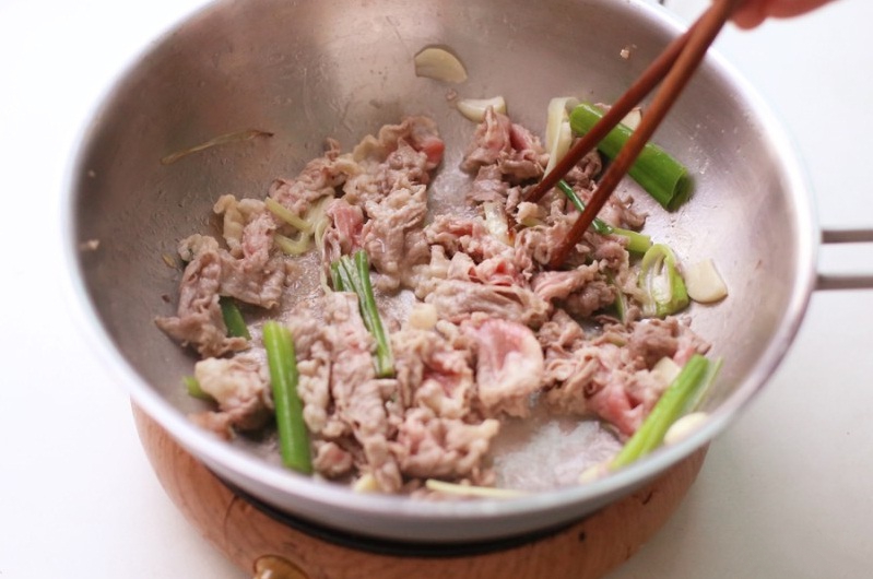 Học người Hàn cách làm thịt xào giá đỗ lạ miệng ngon cơm-6