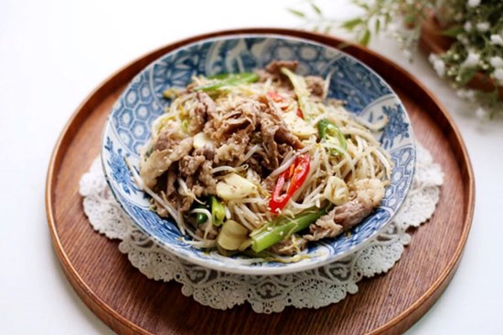 Học người Hàn cách làm thịt xào giá đỗ lạ miệng ngon cơm