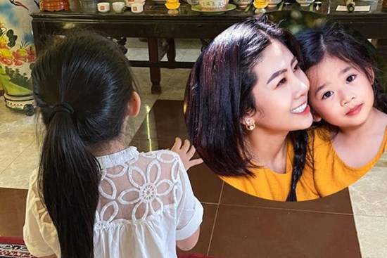 Con gái Mai Phương lên chùa thắp hương cho mẹ trong ngày cuối tuần