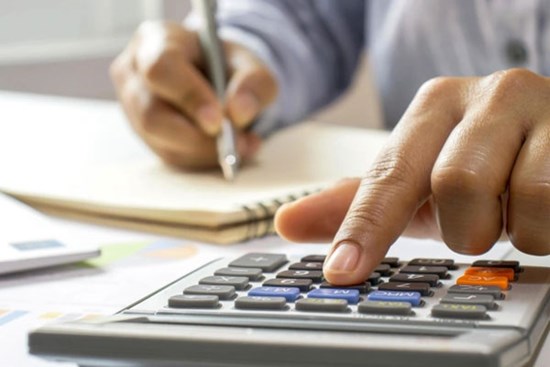 Phụ huynh choáng váng khi ước tính đóng thêm gần 10 triệu đồng mỗi năm