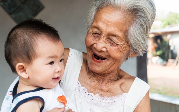 Những quan điểm cha mẹ cần giữ vững khi giao con cho ông bà chăm sóc và dạy dỗ-4