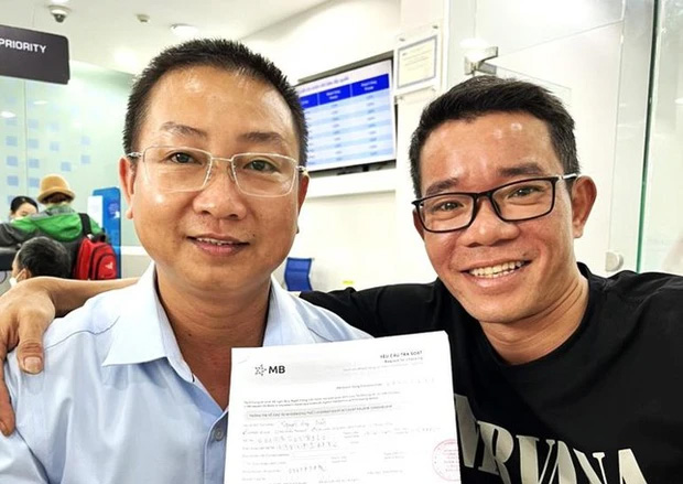 Tài khoản bất ngờ có 2 tỷ đồng, người đàn ông hốt hoảng trình báo công an-1