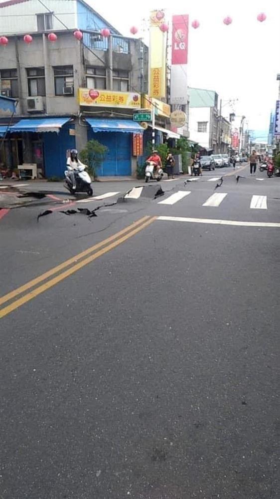 Nhà cửa đổ sập sau trận động đất mạnh tại Đài Loan-7