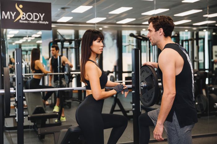 Con gái thích 6 chiếc xe hơn 6 múi: So sánh coi nhẹ phụ nữ tự lập, cổ xúy sự thực dụng!-1