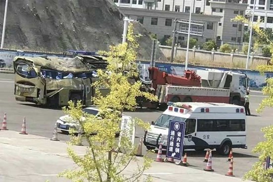 Trung Quốc dậy sóng vì thảm kịch 27 người tử nạn trên đường đi cách ly