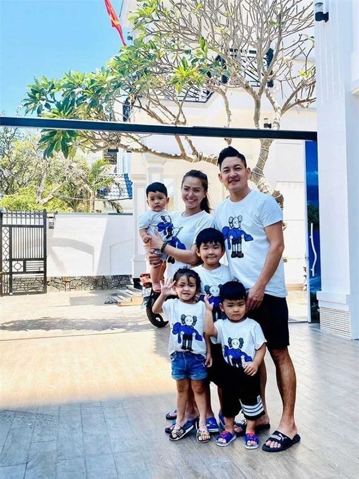 3 gia đình đông con showbiz Việt tiết lộ bí quyết dạy con đáng học hỏi-3