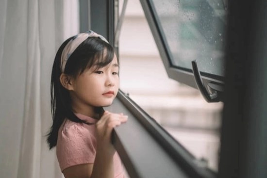 Nuôi dạy con gái, có 4 điều tuyệt đối đừng làm con tổn thương