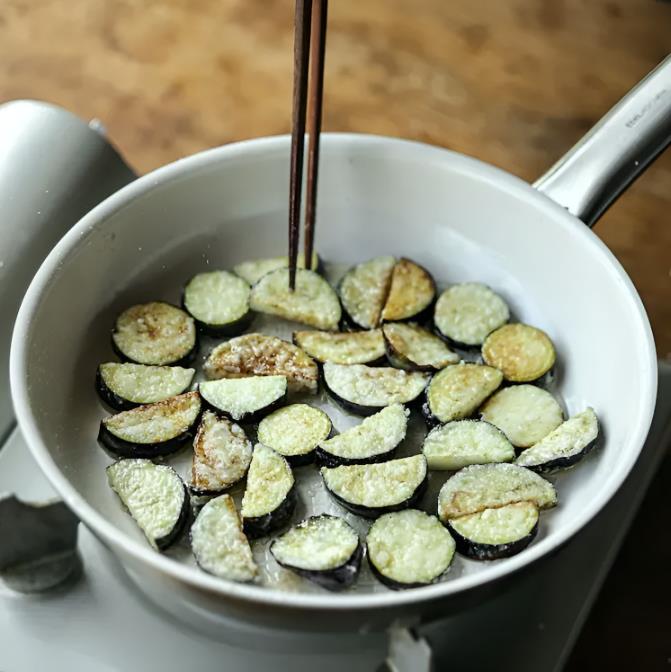 Cách làm món cà tím vừa đơn giản, vừa thơm ngon-3