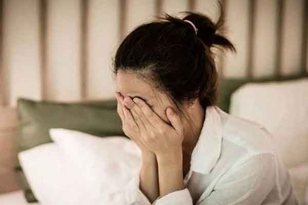 Đến bệnh viện thăm chị gái, thấy hộp cơm trên bàn mà tôi xót xa-1