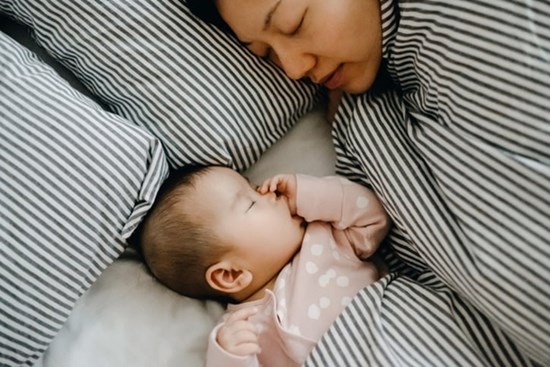 Người mẹ bị buộc tội ngộ sát sau cái chết của con nhỏ vì ngủ cùng giường