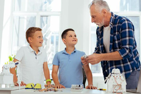 Cha mẹ thông thái không chỉ nhìn vào điểm số, dạy được con 6 kỹ năng này có lợi cả đời-4
