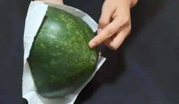 Bí xanh, bí đỏ cắt ra ăn không hết: Làm cách này để bảo quản được lâu, cả tháng không hỏng-1