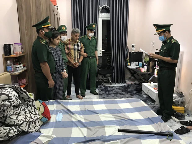 Nam thanh niên bị bắt, chỉ điểm luôn người yêu và số ma túy tại phòng trọ-2