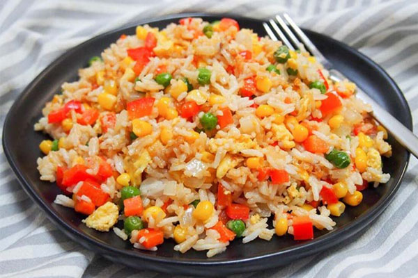 Cách rang cơm bằng lò vi sóng, nồi cơm điện, nồi chiên không dầu-1