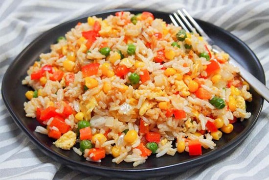 Cách rang cơm bằng lò vi sóng, nồi cơm điện, nồi chiên không dầu