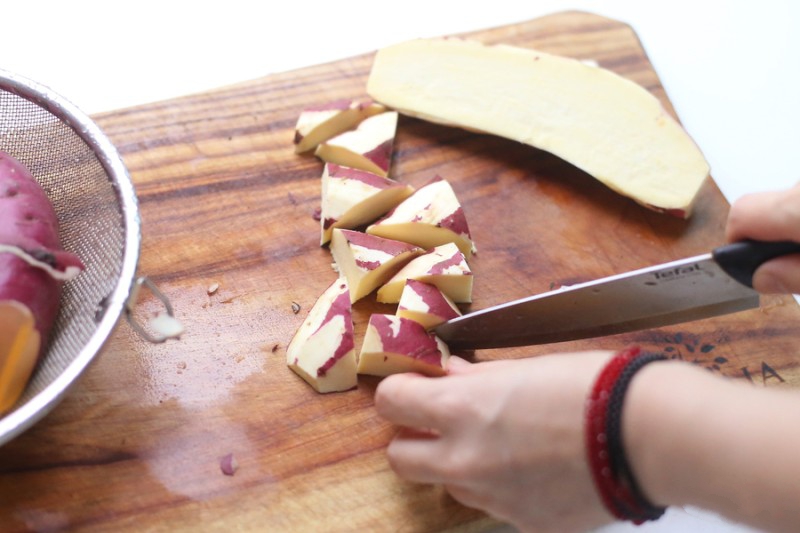 Mùa thu làm khoai lang chiên tẩm đường ăn vặt siêu ngon-1