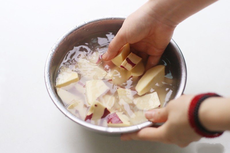 Mùa thu làm khoai lang chiên tẩm đường ăn vặt siêu ngon-2