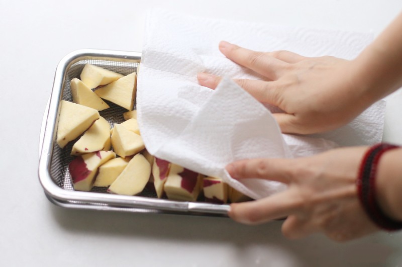 Mùa thu làm khoai lang chiên tẩm đường ăn vặt siêu ngon-3