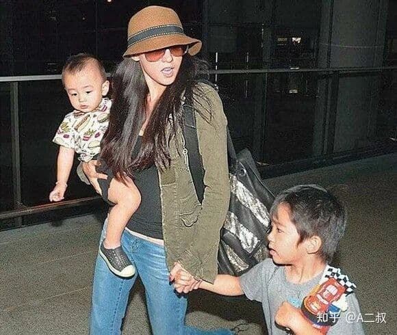 Khi được hỏi lý do ly hôn Tạ Đình Phong, Trương Bá Chi trả lời vỏn vẹn chỉ bằng 3 từ-1