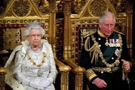 'Món quà lớn' của nữ hoàng Anh cho người thừa kế ngai vàng