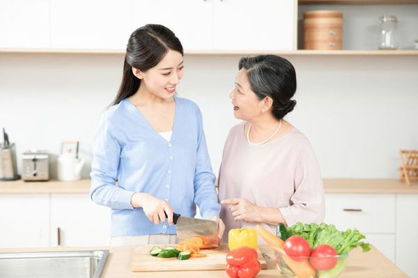 Làm mẹ chồng quá khó: Tôi dạy con dâu việc nhà, con lại bảo tôi hành nó-1