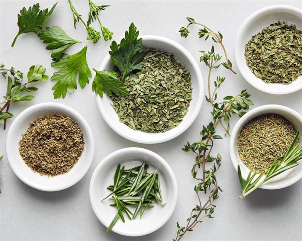 Vứt miếng bọt biển vào lò vi sóng, tưởng ngớ ngẩn hóa ra lại có công dụng đáng ngạc nhiên, ai không biết thật hối tiếc-3