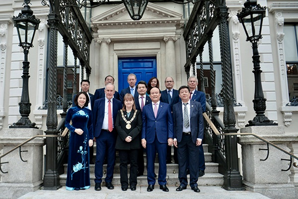 Đoàn đại biểu thành phố Hà Nội tiếp tục thăm, làm việc tại Ai-len-1