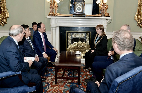 Đoàn đại biểu thành phố Hà Nội tiếp tục thăm, làm việc tại Ai-len-2