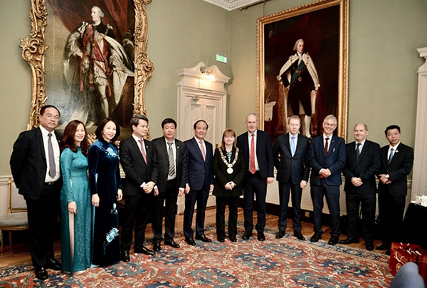 Đoàn đại biểu thành phố Hà Nội tiếp tục thăm, làm việc tại Ai-len-5