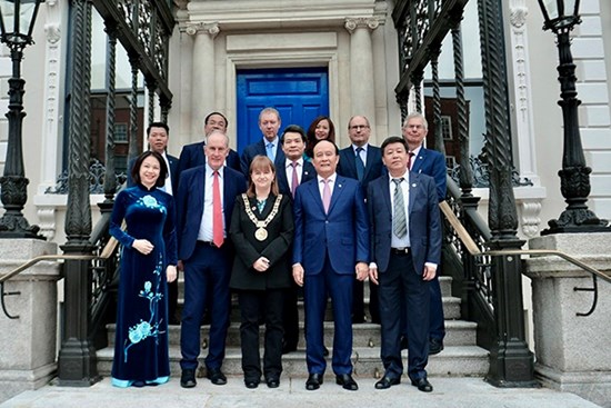 Đoàn đại biểu thành phố Hà Nội tiếp tục thăm, làm việc tại Ai-len