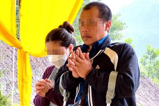 Khởi tố bị can vụ giao con để chữa bệnh, nhận lại tro cốt