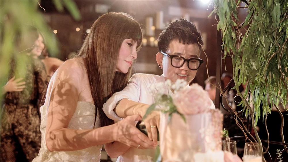 Căn biệt thự giản dị và ấm áp nữ ca sĩ vừa kết hôn ở tuổi ngoài 50-1