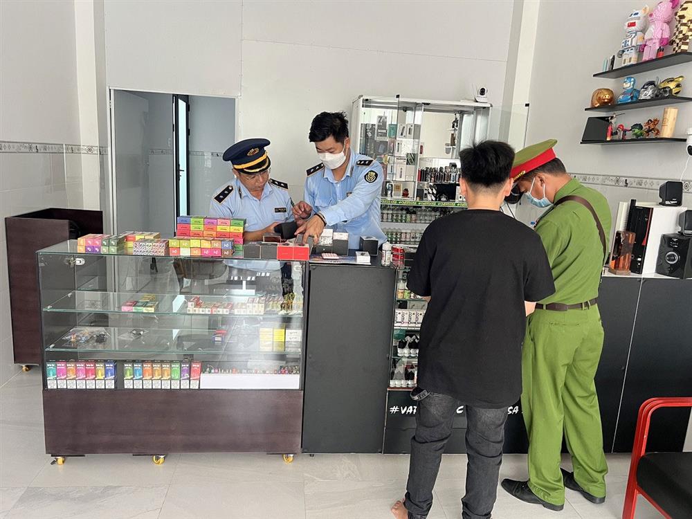 Thuốc lá điện tử: Hàng cấm nhưng mua dễ như mua rau-2