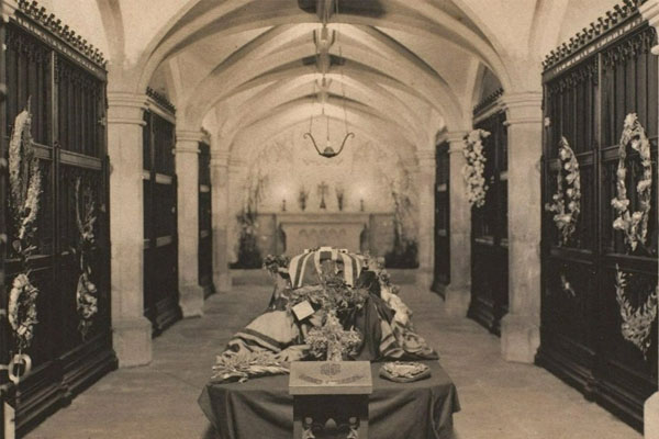 Chuyện tài chính của Hoàng gia Anh-6