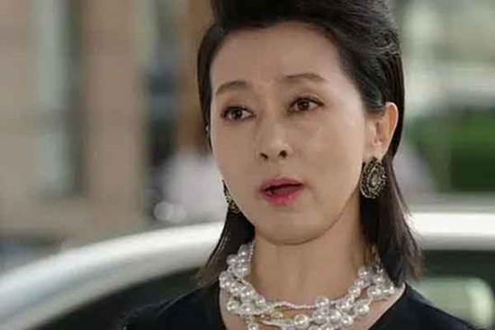 Cho cháu ra làm giúp việc, giờ chúng tôi không dám đối diện với mẹ chồng