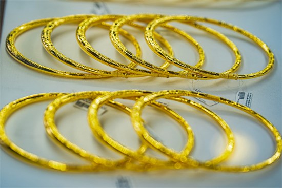 Giá vàng hôm nay 21/9: USD trở thành 'thiên đường', vàng tiếp tục xuống dốc