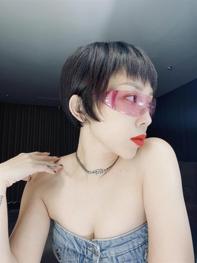 Tóc Tiên biến tai nạn khi mua hàng online thành áo hợp trend-2