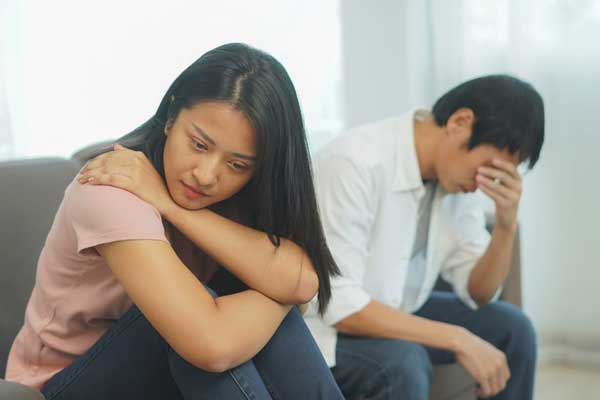 Chồng bảo đi câu cá nhưng tôi lại bắt gặp anh câu cá trên bờ-2