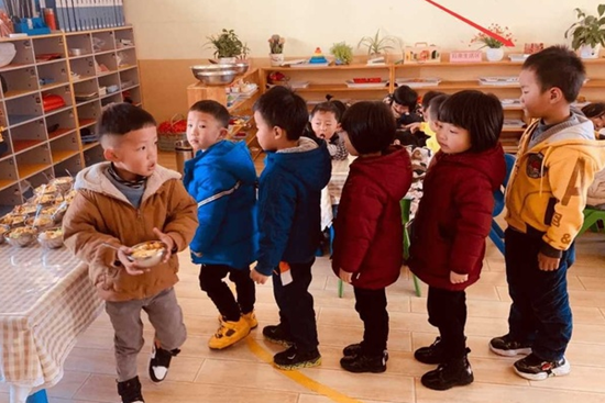 Bé trai 5 tuổi cao thêm 6cm trong nửa năm nhờ 3 việc làm đúng đắn của người mẹ