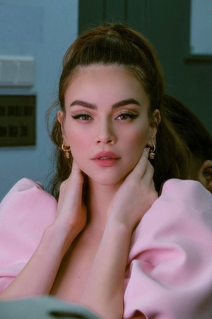 Bóc trần nhan sắc thật của Hồ Ngọc Hà qua ảnh chụp lén, liệu có xứng danh nữ hoàng giải trí?-1