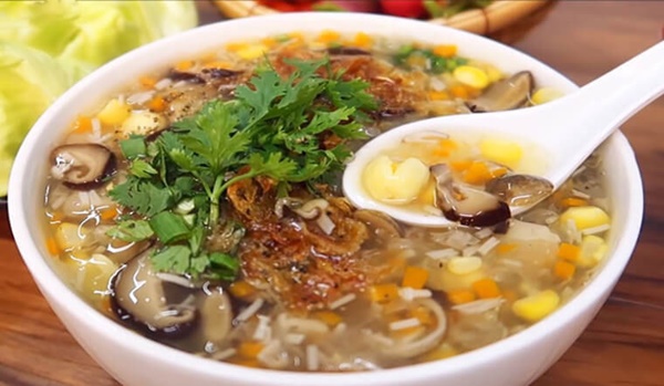 Thời tiết giao mùa, mẹ đảm vào bếp làm ngay&nbsp;món súp gà ngô thơm lừng, bổ dưỡng-3