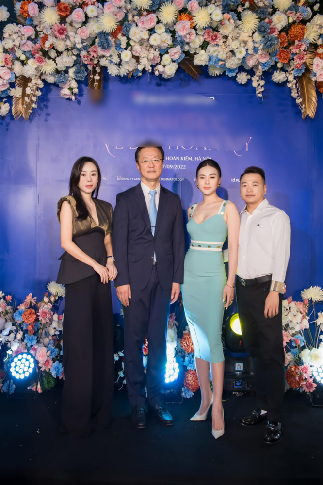 Shark Bình bị soi chiều cao như Cường Đô La khi đứng cạnh bạn gái-3