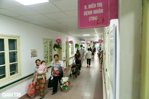 Hà Nội: Trẻ nhập viện tăng gấp 3 lần, mỗi bác sĩ gồng mình chăm 20 bệnh nhi-1