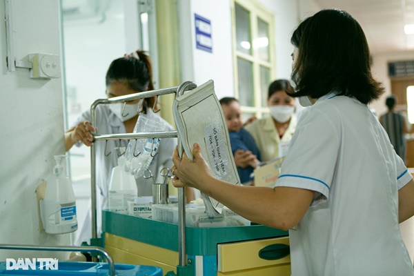 Hà Nội: Trẻ nhập viện tăng gấp 3 lần, mỗi bác sĩ gồng mình chăm 20 bệnh nhi-13