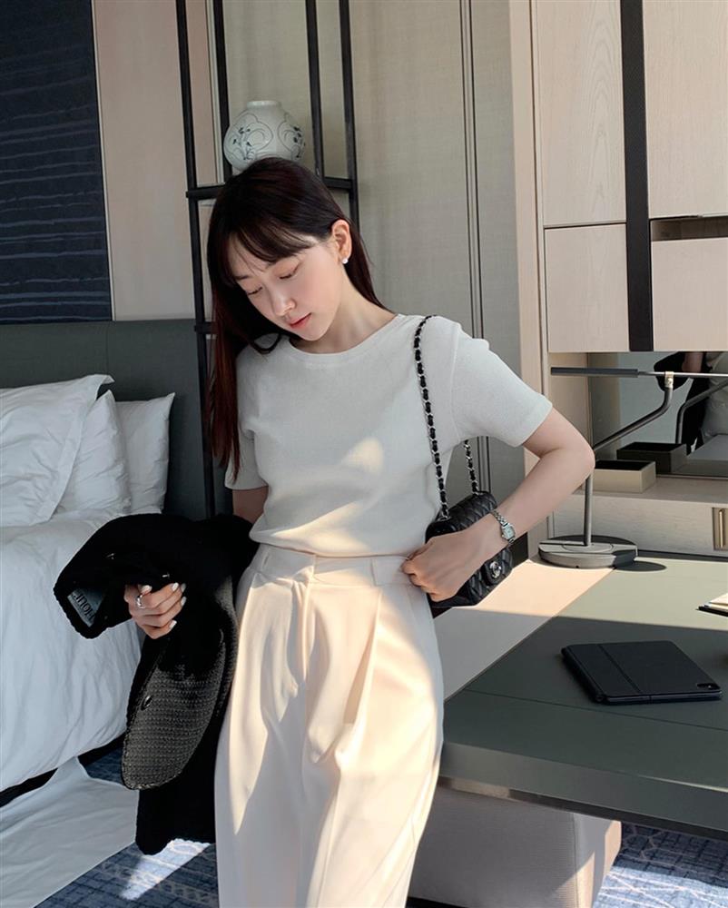 4 kiểu áo trắng giúp phong cách thêm tinh tế-12