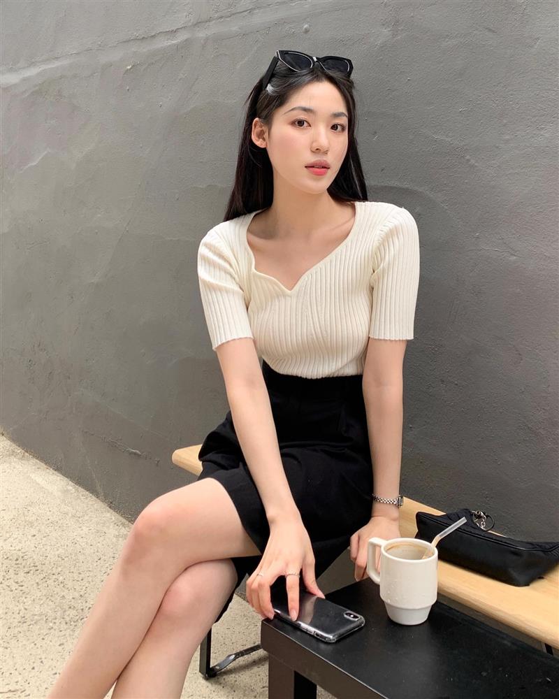 4 kiểu áo trắng giúp phong cách thêm tinh tế-13